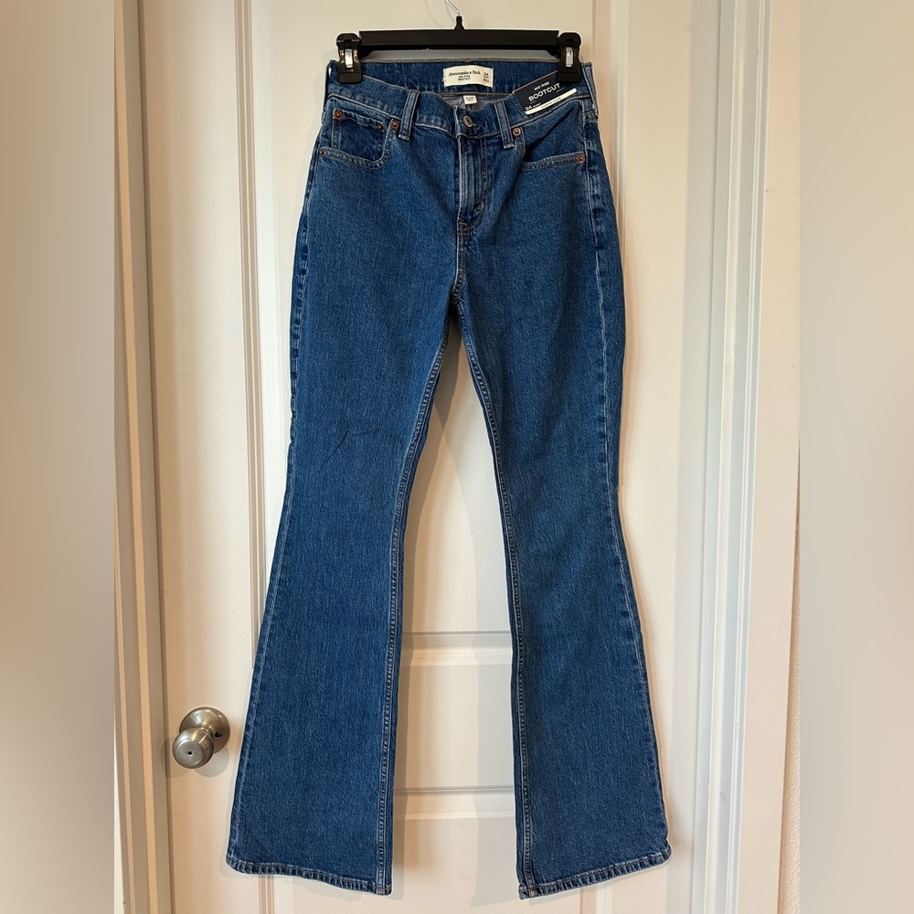 Abercrombie Curve Love Mid Rise Bootcut Jeans Size 24 Short NWT
